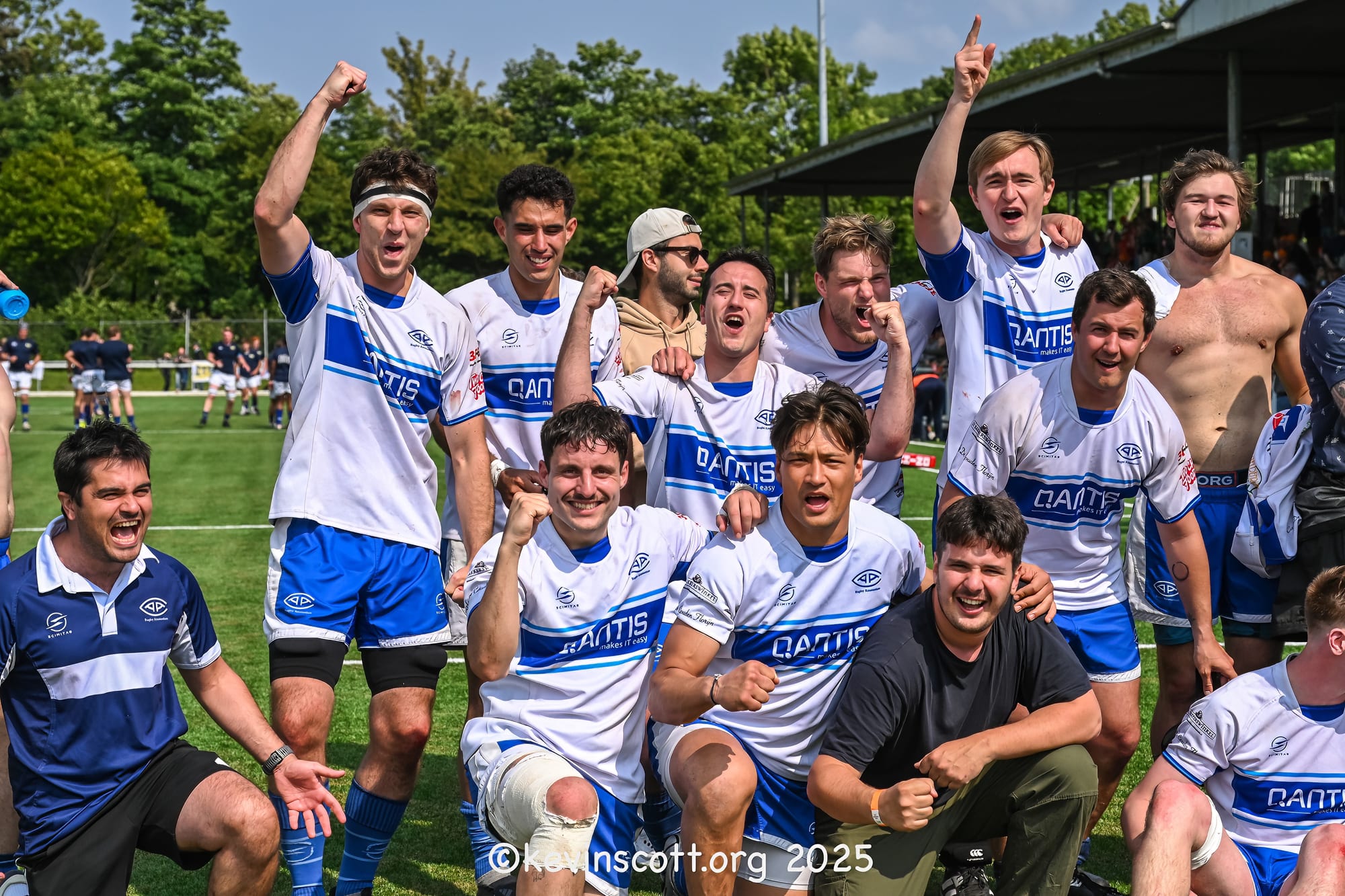 AAC selectie viert de overwinning op Utrecht USRS