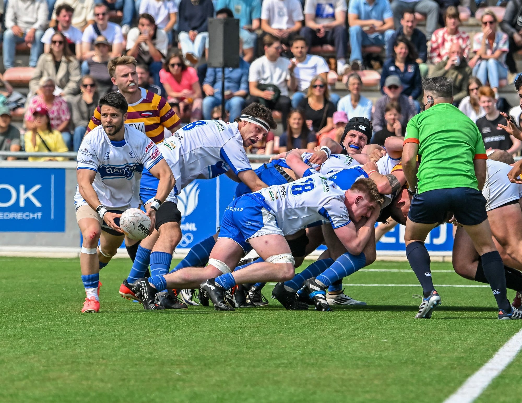 AAC vormt een maul voor een volle tribune op Sportpark De Eendracht