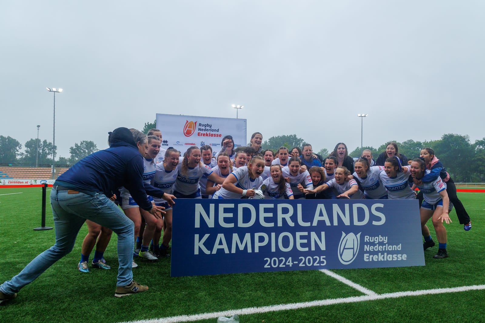 AAC-dames vieren het kampioenschap van de Dames Ereklasse, mei 2025