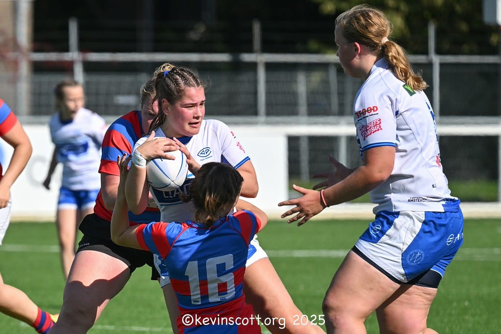 AAC-baldrager gaat het contact aan tegen Utrecht URC