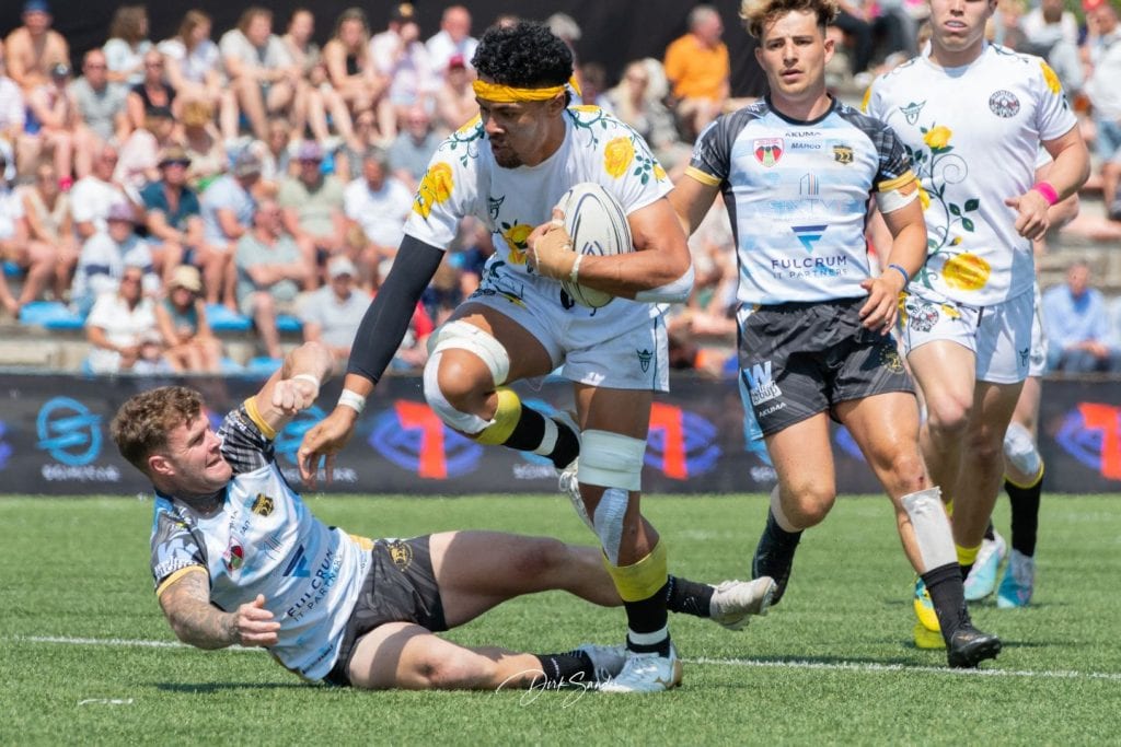 Actie op het hoofdveld tijdens de Amsterdam Sevens 2025, een van Europa’s grootste seventoernooien.
