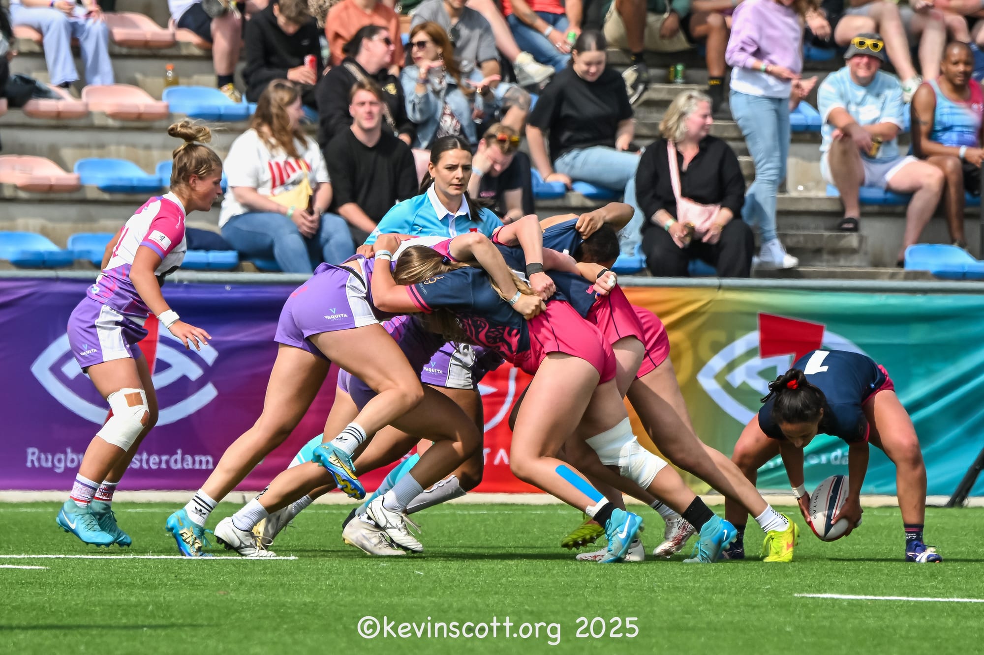 Vaquita Hammerheads en Jordan Legacy betwist de ruck bij de 2025 Amsterdam Sevens