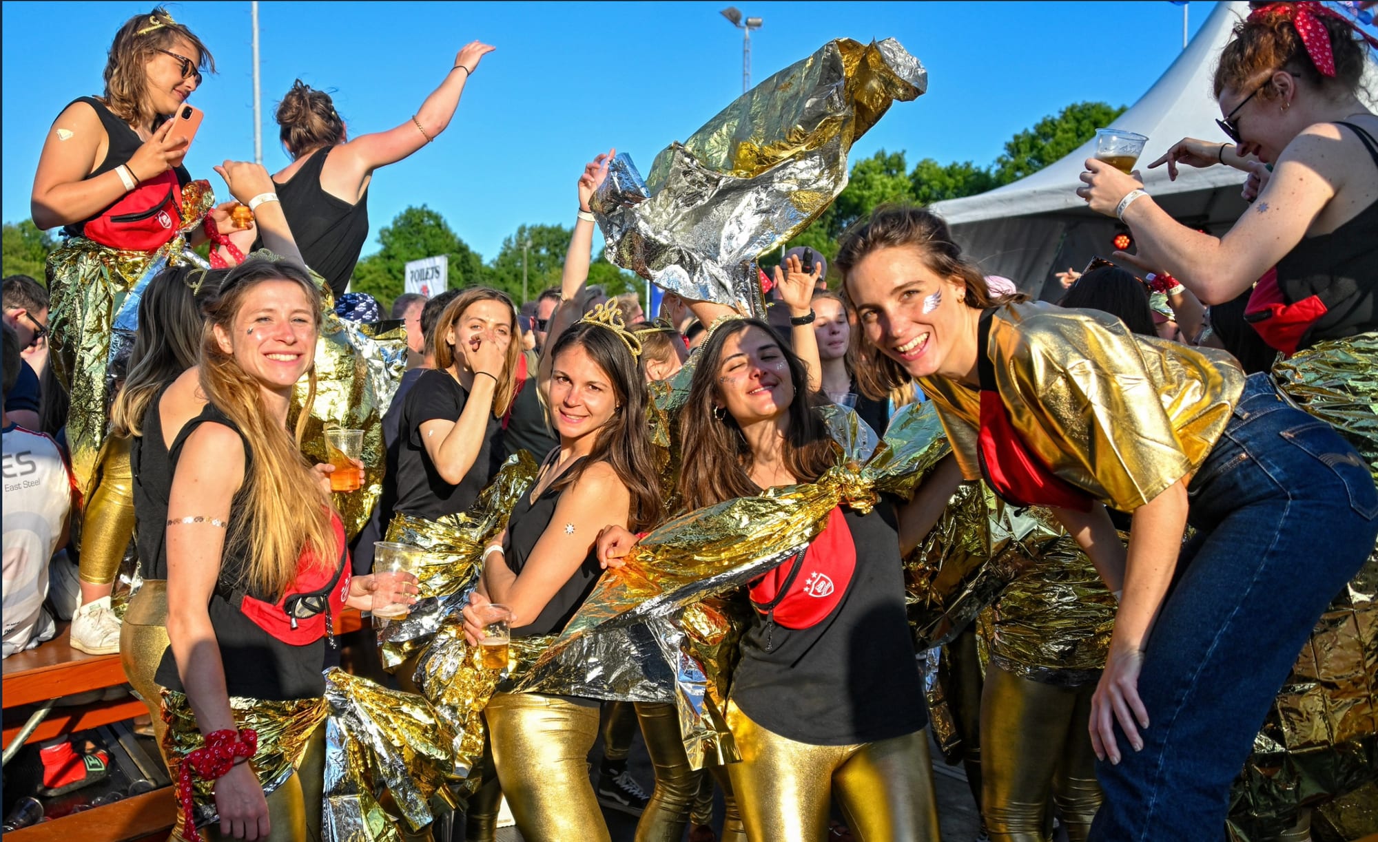 Spelers vieren feest na de Amsterdam Sevens